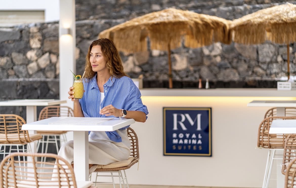 Pool Bar